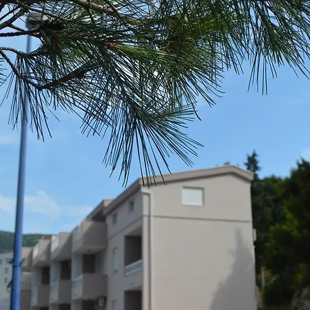 Kristic 公寓 *